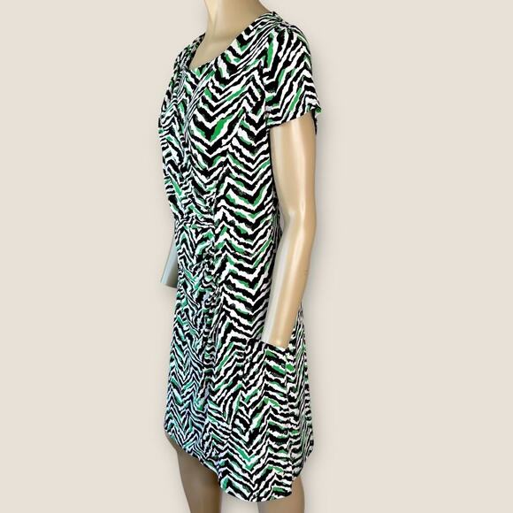 Dana Buchman Short Sleeve Ruched Faux Wrap Dress Stretchy Size L Zebra Stripes - Picture 3 of 13